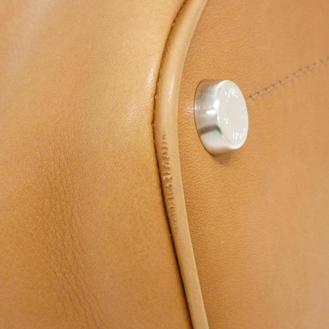 LOUIS VUITTON Lock It MM M21342 包