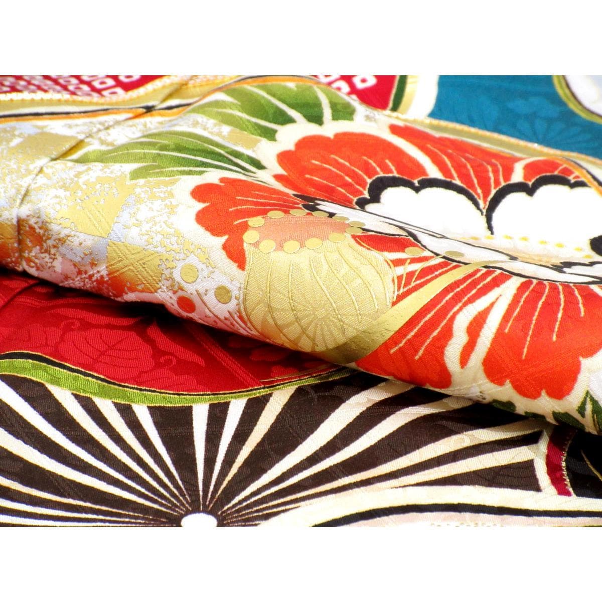 振袖　友禅金彩加工　刺繍入り