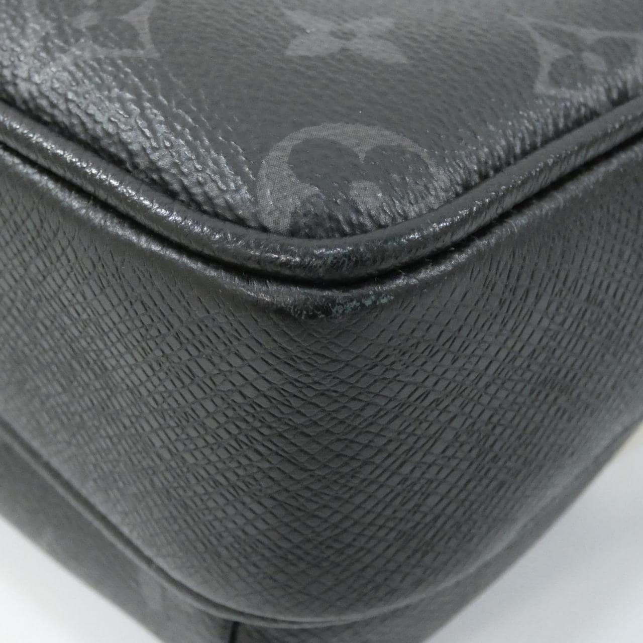 ルイヴィトン タイガ ラマ アウトドア メッセンジャー PM M30233 ショルダーバッグ