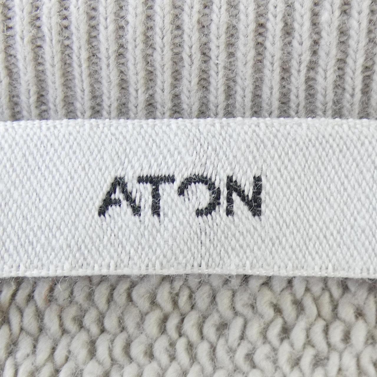 エイトン ATON スウェット