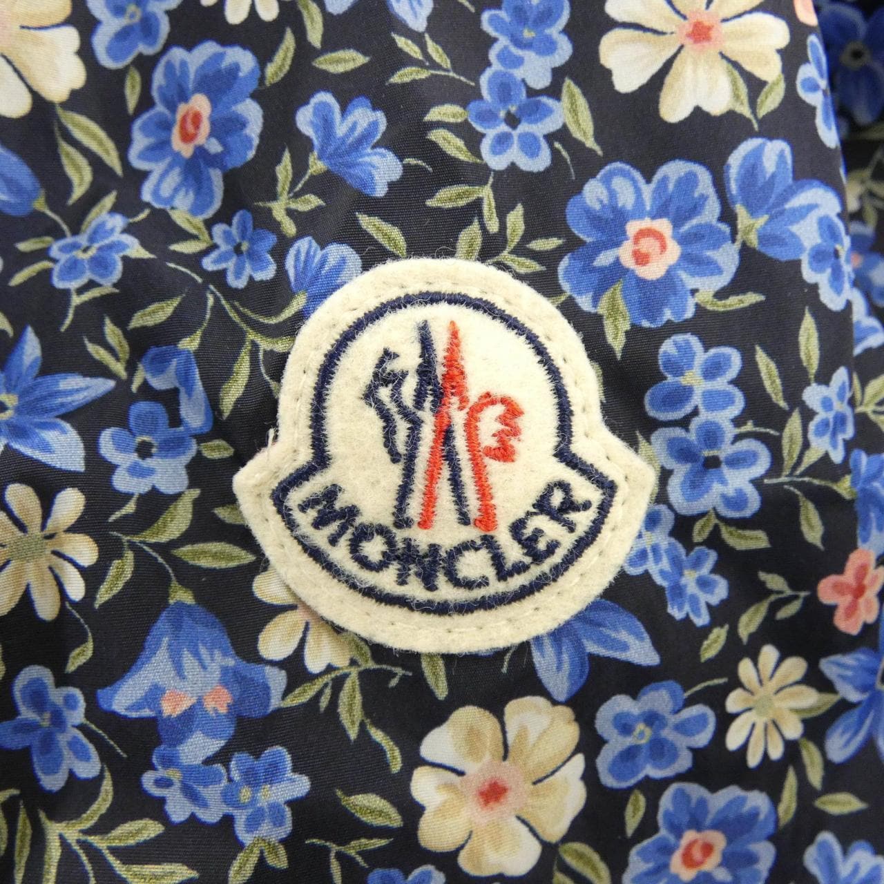 モンクレール MONCLER VIVE ブルゾン