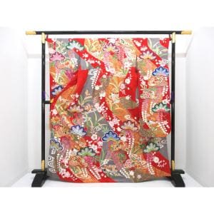 振袖　友禅金彩加工　刺繍入り