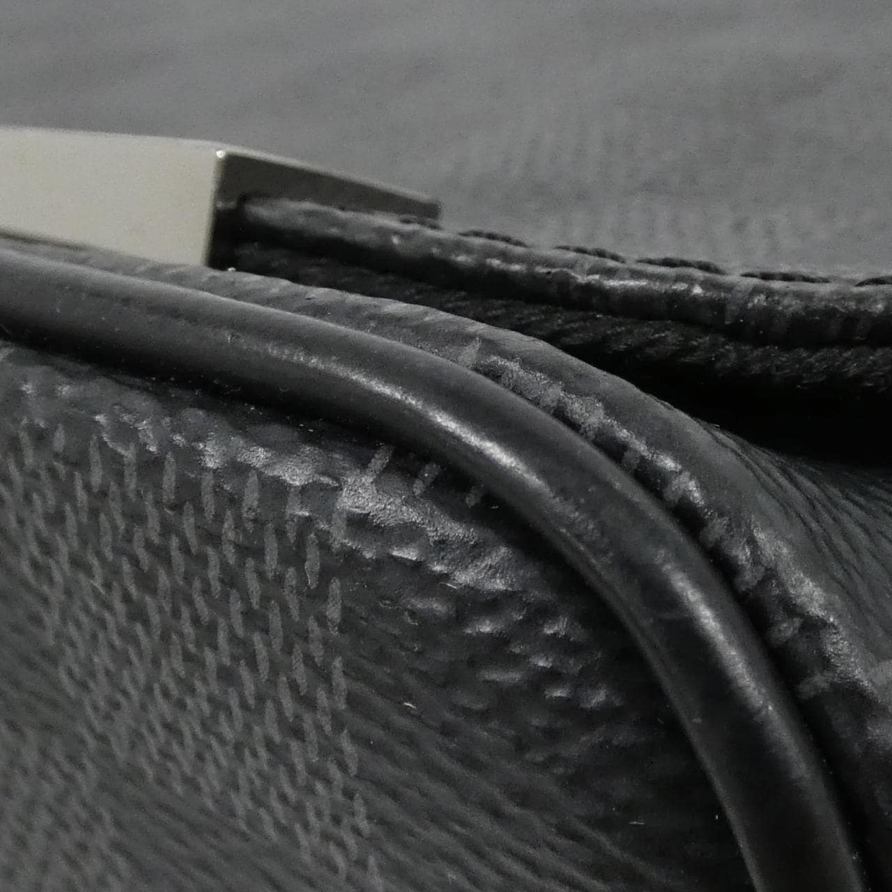 ルイヴィトン ダミエ グラフィット ディストリクト PM N41028 ショルダーバッグ