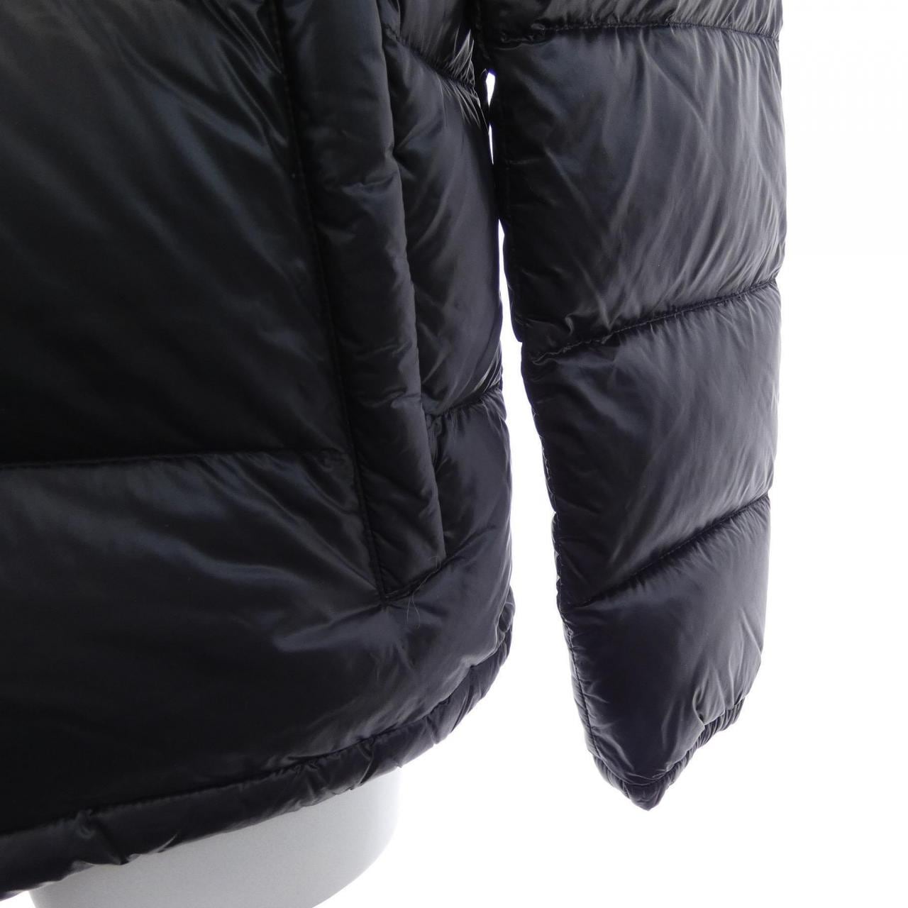 プラダ PRADA トライアングルロゴ SGJ258 R132 AR0 ダウンジャケット