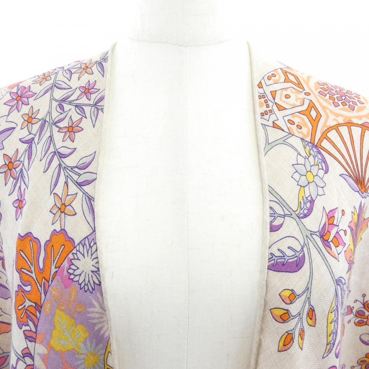 エルメス HERMES FLEURS ET PAPILLONS DE TISSUS H362786S トライアングルジェアン STOLE