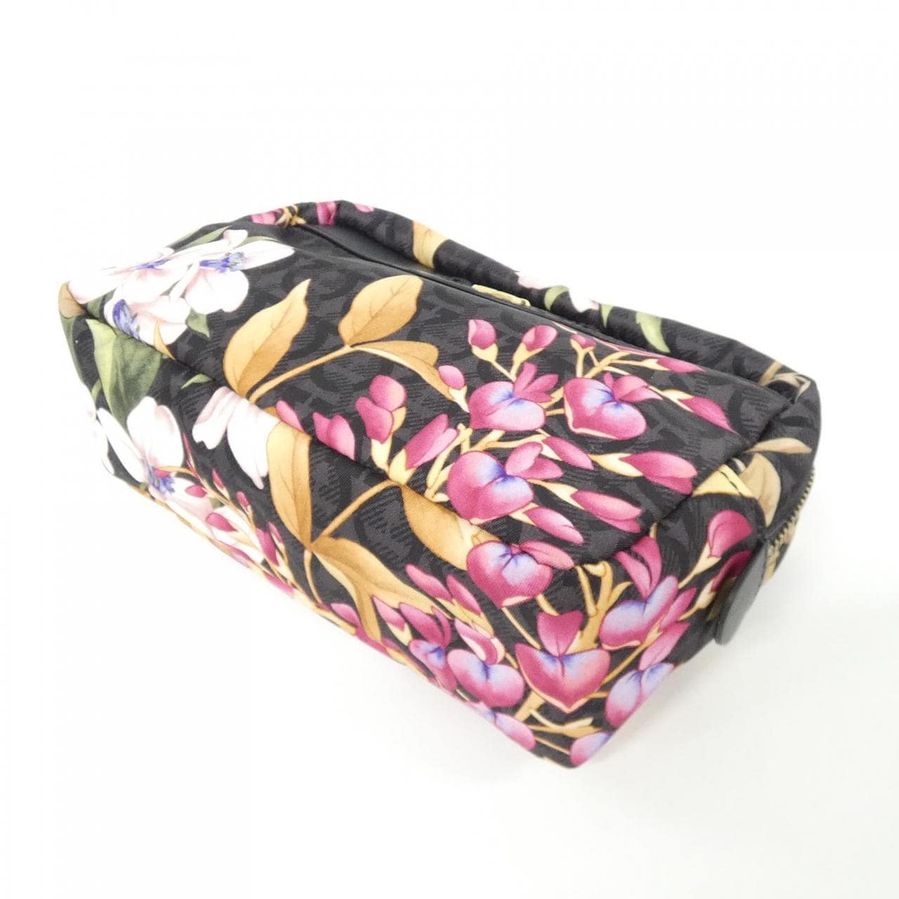 サルヴァトーレフェラガモ 22 0243 ポーチ