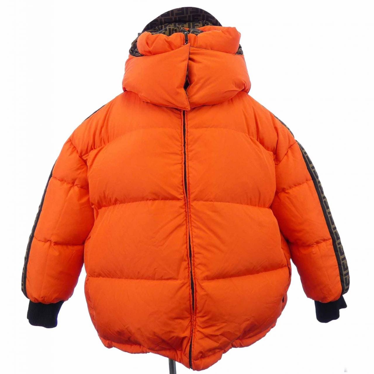 フェンディ FENDI FAA427 A6JB ダウンジャケット