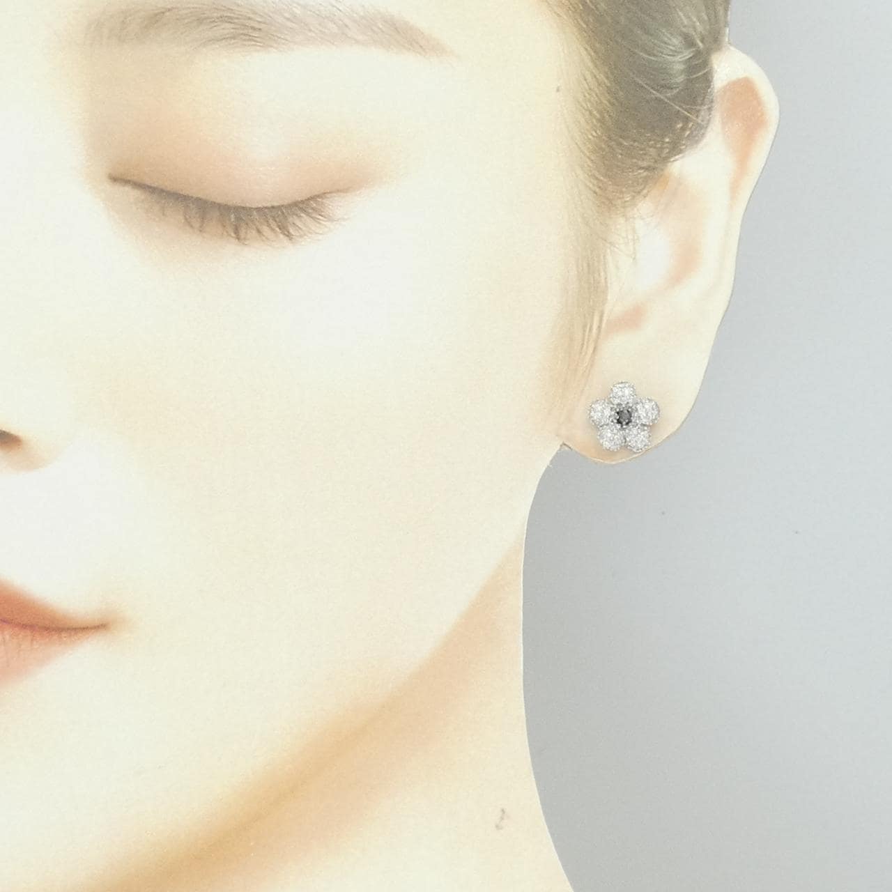 ポンテヴェキオ ビアンコ エ ネロ ピアス 0.74CT