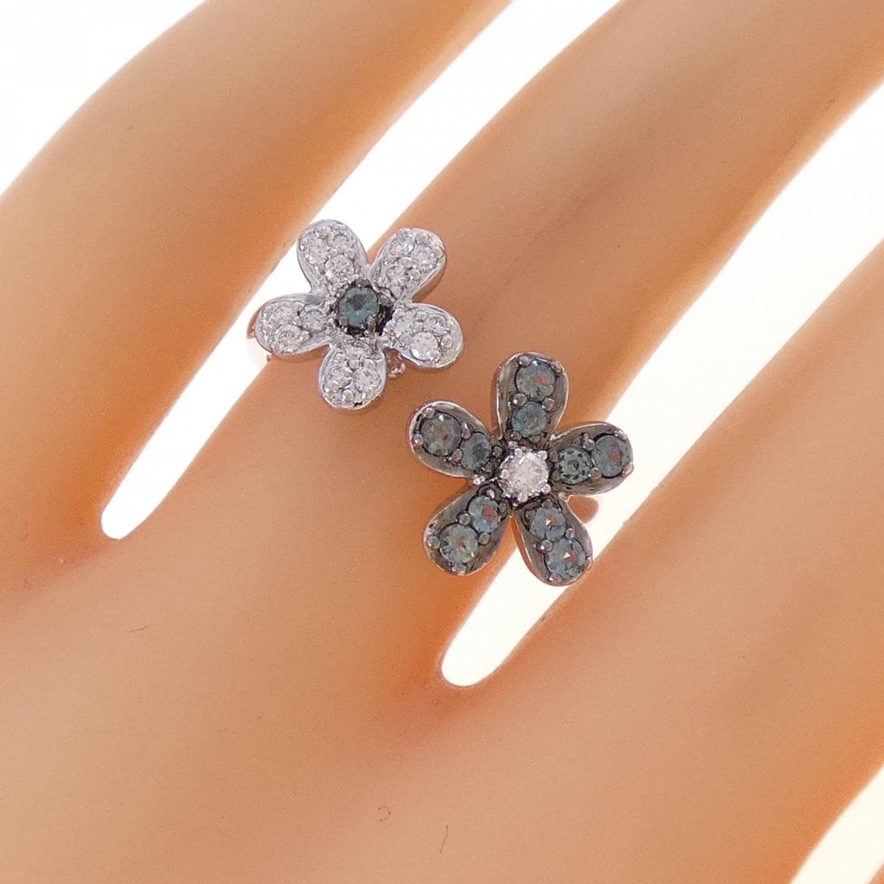 K18WG/K18BG フラワー アレキサンドライト リング 0.27CT