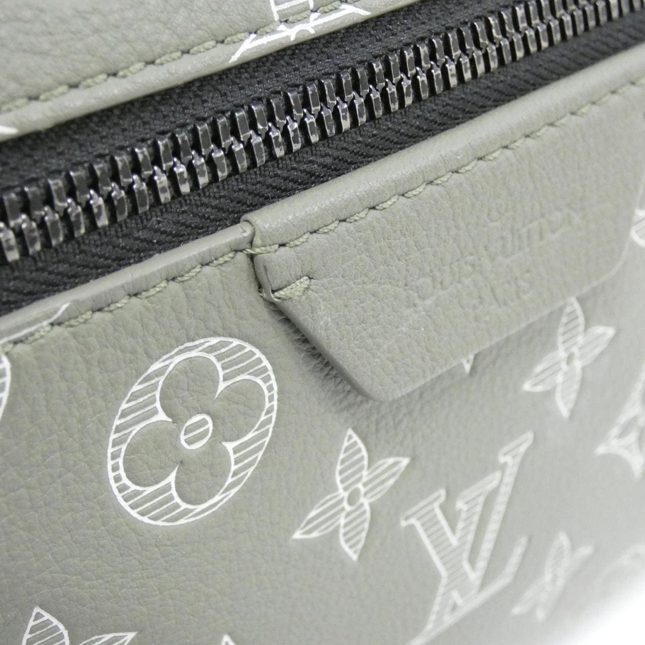 ルイヴィトン モノグラム シャドウ ディスカバリー バックパック PM M12463 リュックサック