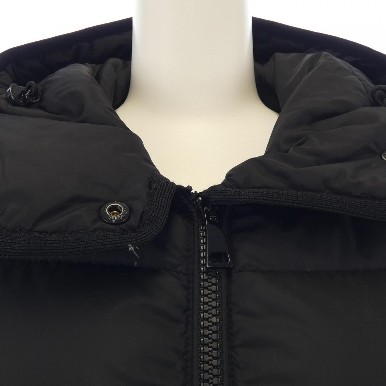 モンクレール MONCLER BETULA ダウンジャケット