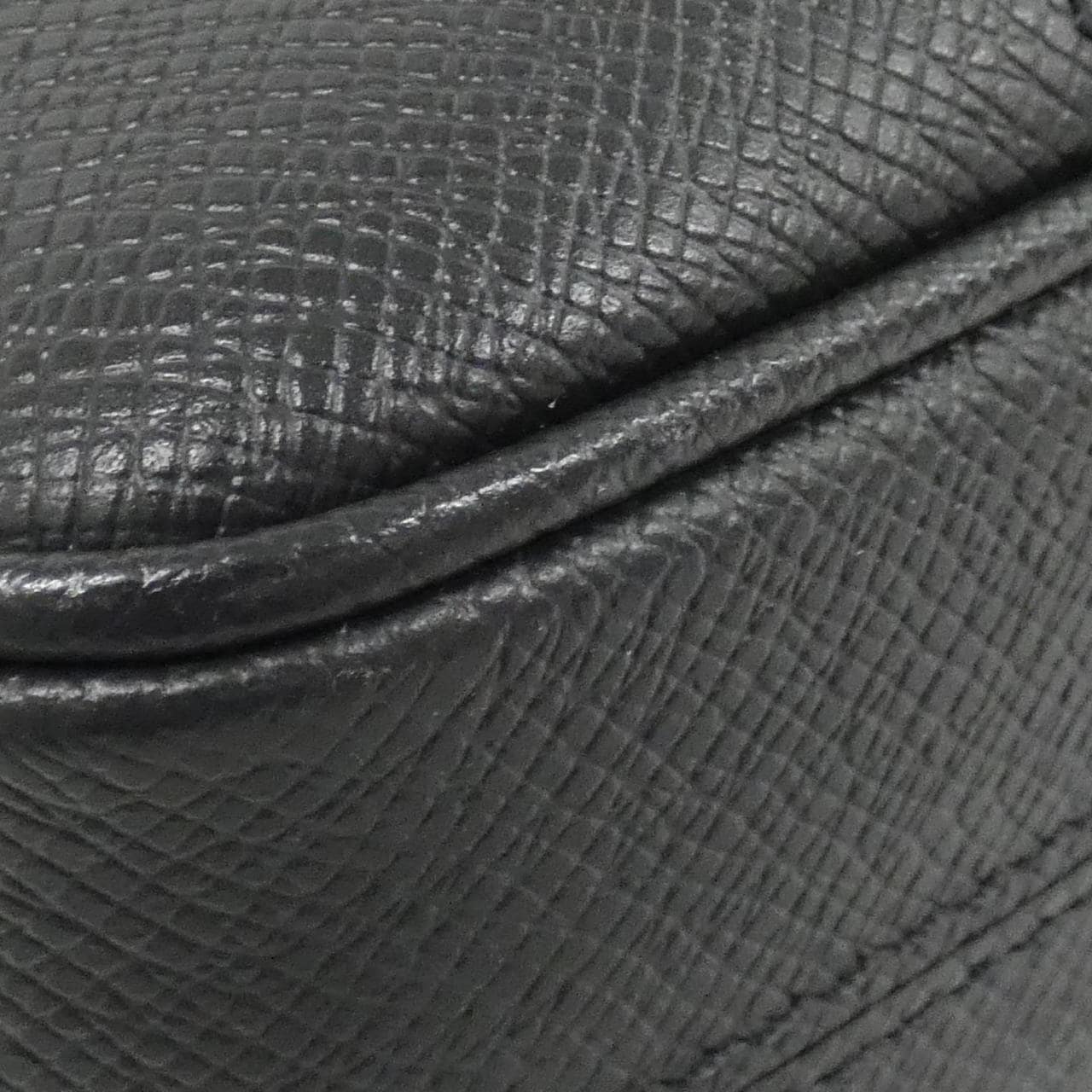 ルイヴィトン タイガ ポルト ドキュマン ヴォワヤージュ M30925 バッグ