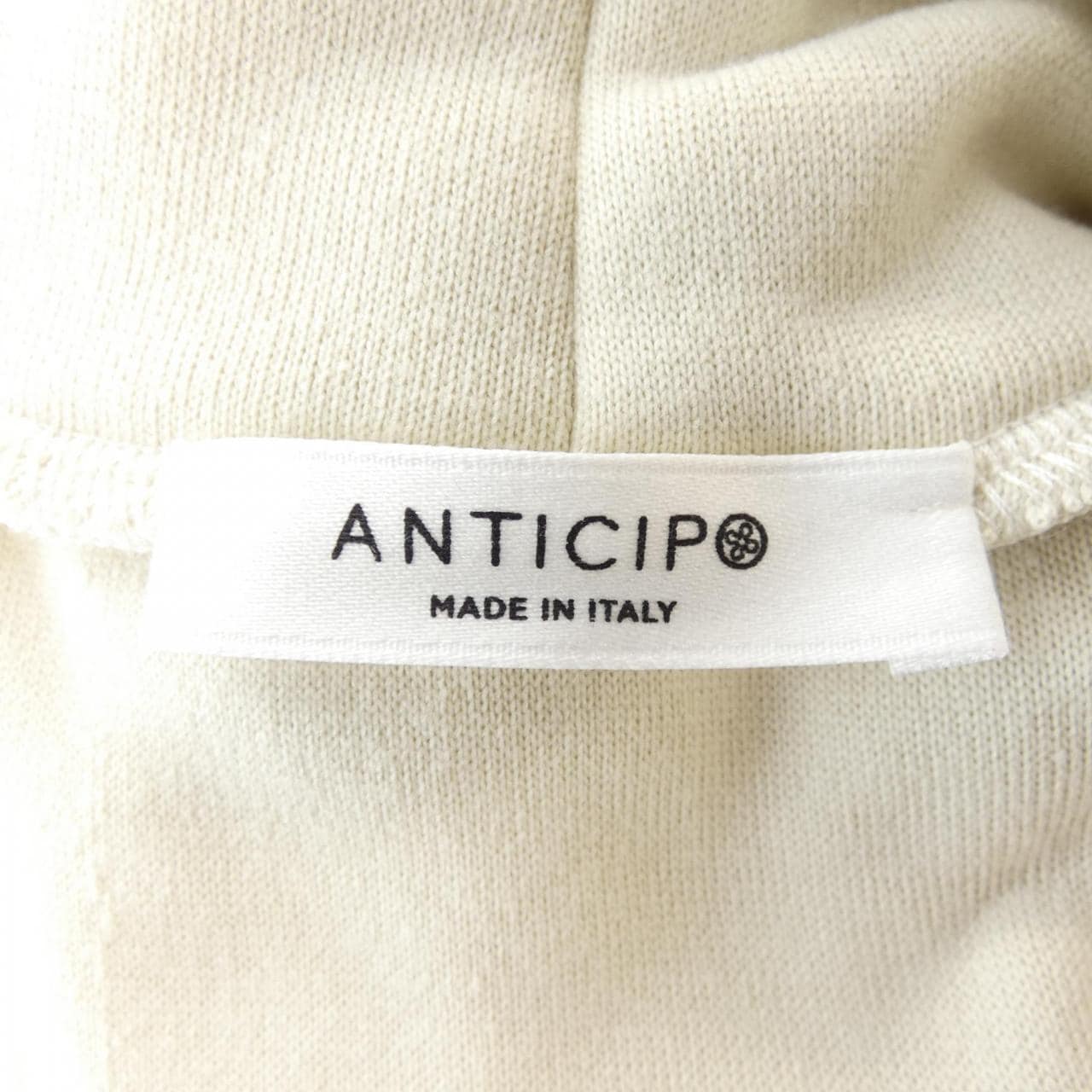 アンティーチポ ANTICIPO トップス