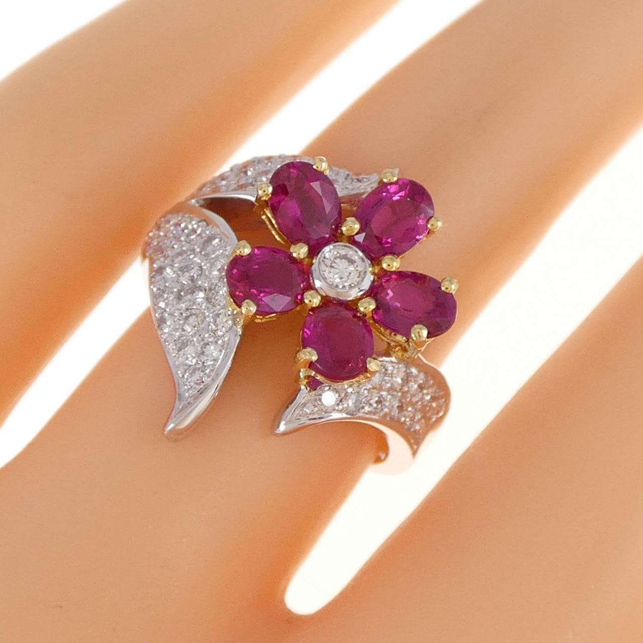 750WG/750YG Flower Ruby Ring