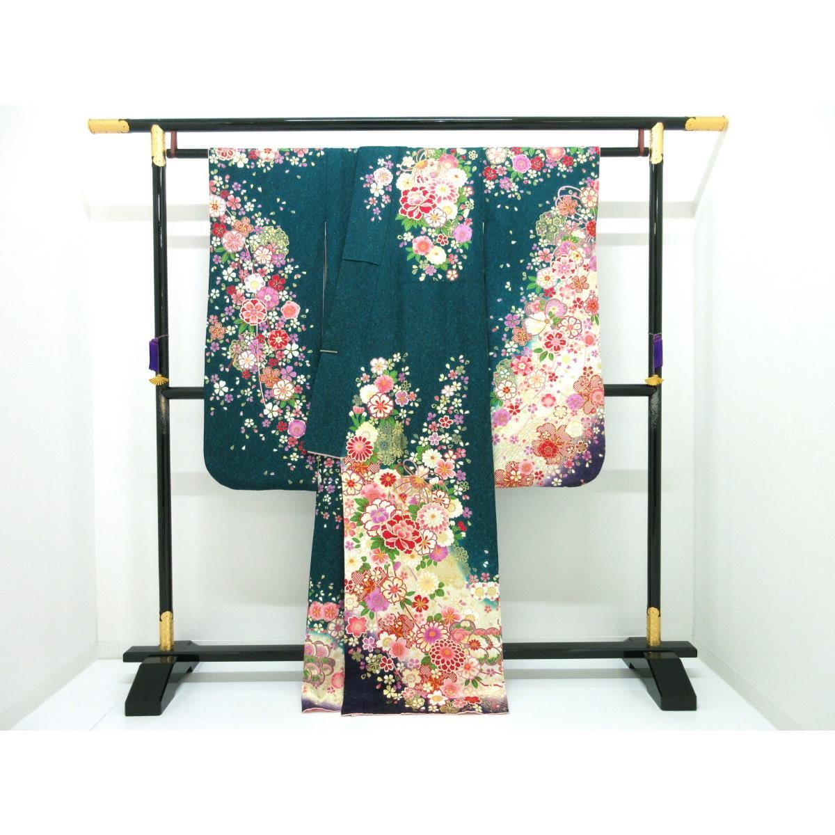 振袖　銀通しボカシ染　友禅金彩加工　刺繍入り　身幅２Ｌ寸