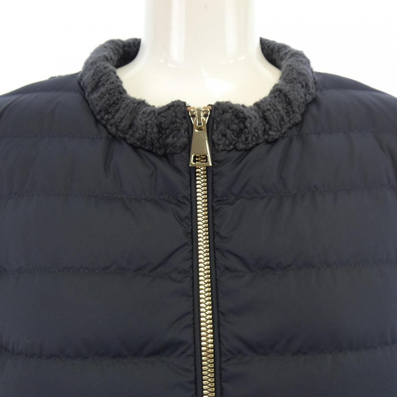 モンクレール MONCLER 10939B00024 ダウンジャケット