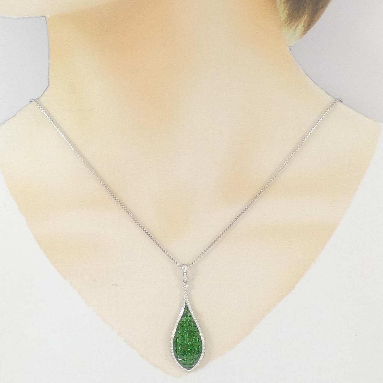 K18WG/750WG グリーンガーネット ネックレス 4.65CT