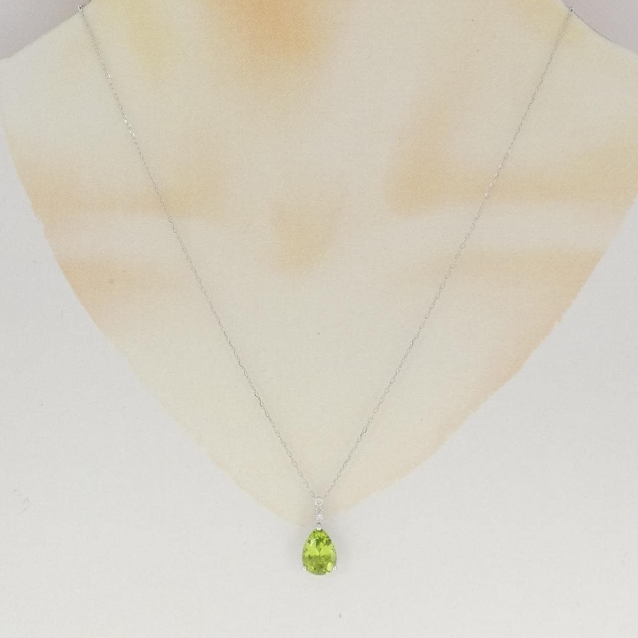 K18WG ペリドット ネックレス 2.66CT