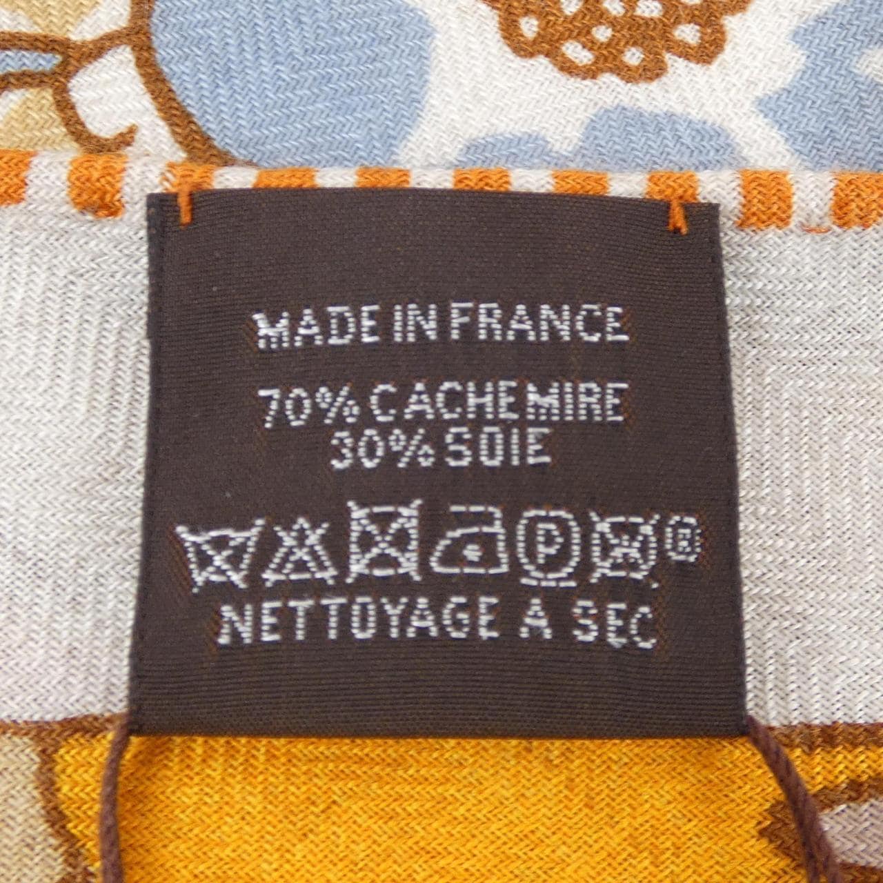 HERMES HERMES MILLE ET UN LAPINS H364007S 三角 Géan 披肩