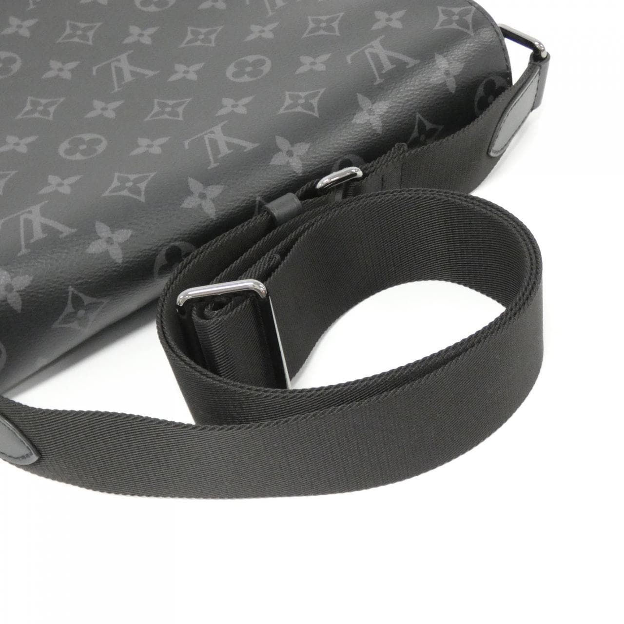 LOUIS VUITTON Monogram Eclipse District PM M45272 单肩包