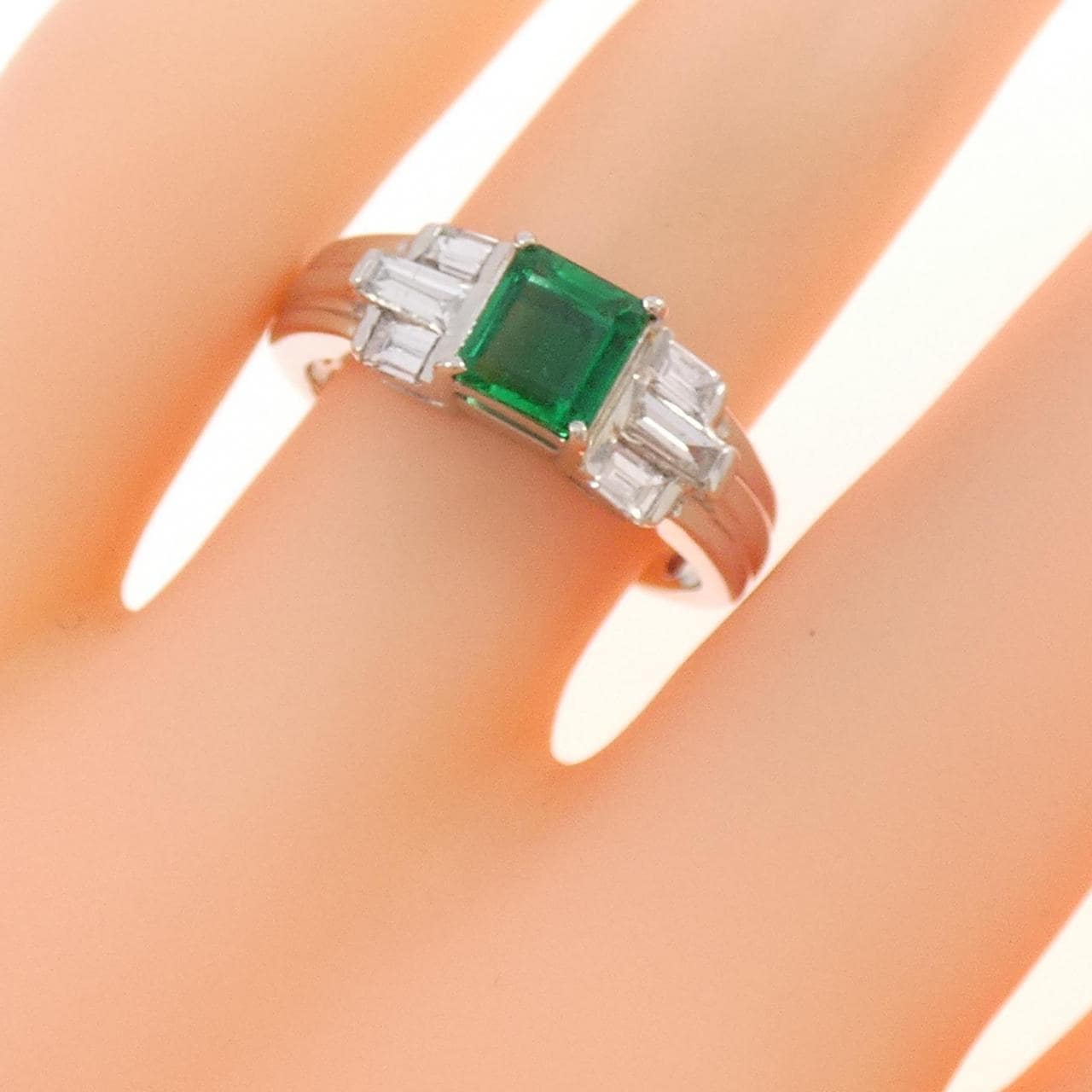 PT1000 Emerald Ring 0.62CT