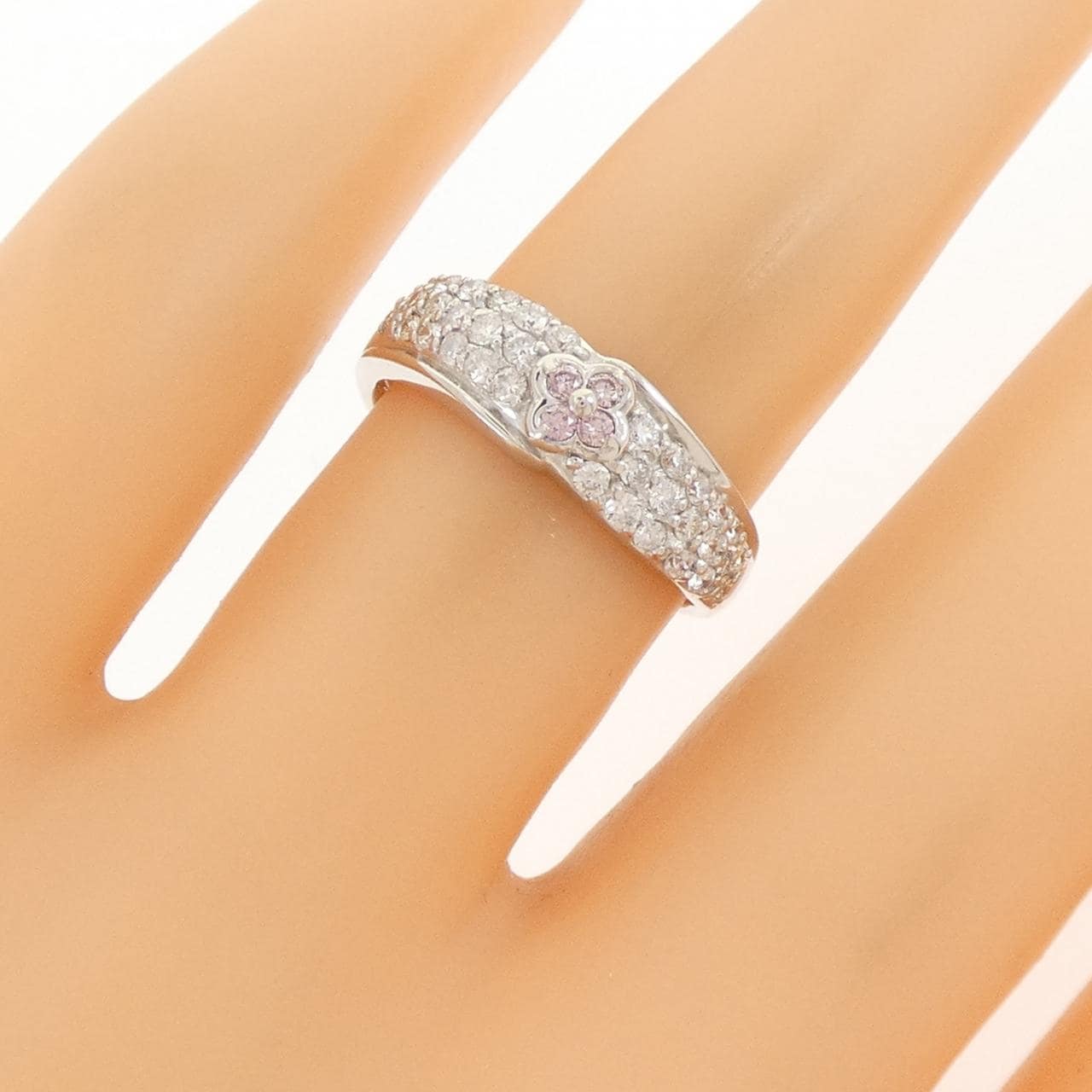 K18WG フラワー ピンクダイヤモンド リング 0.05CT