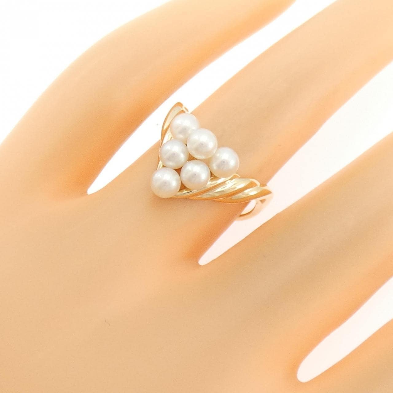 Tasaki Akoya pearl ring