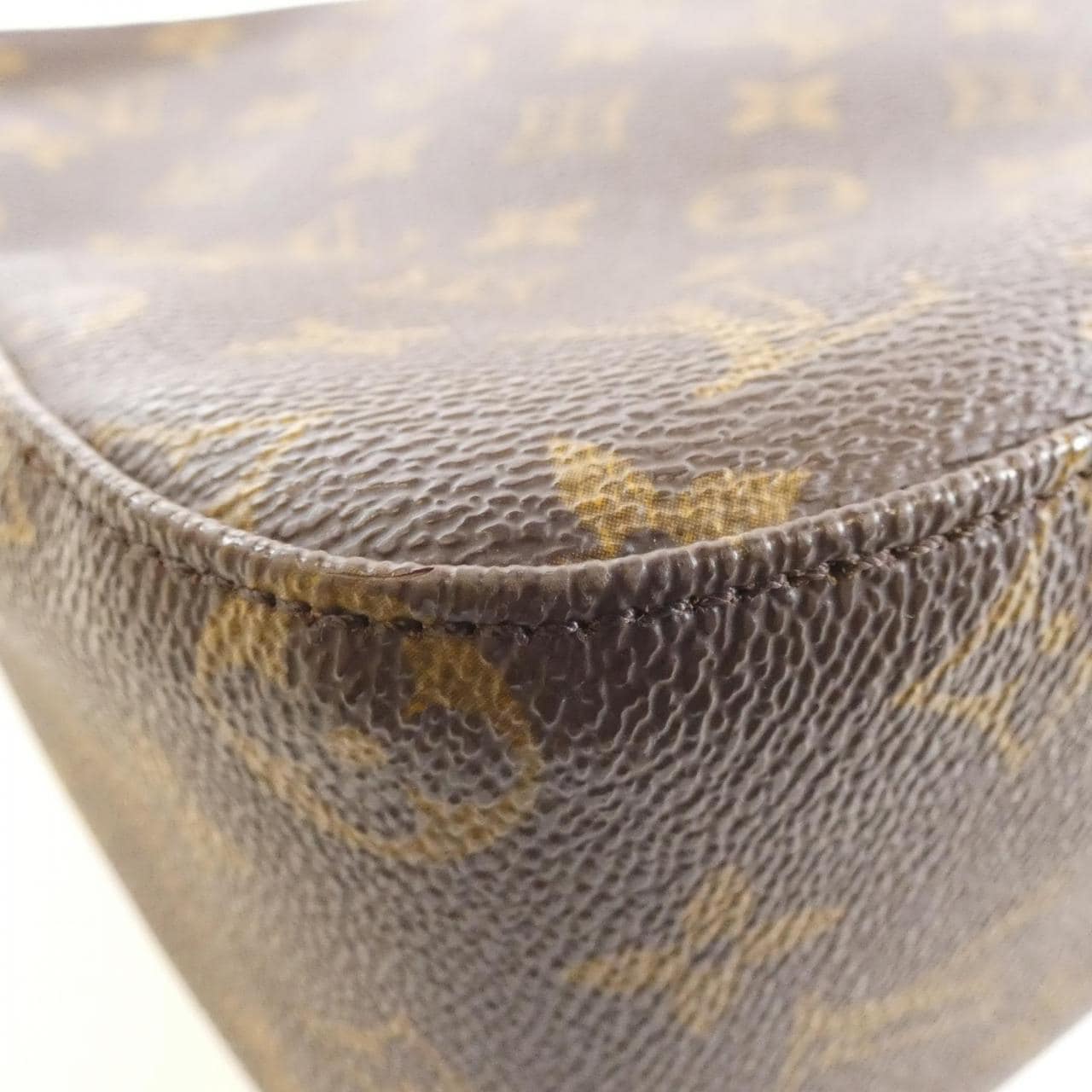 LOUIS VUITTON Monogram Loop 中号 M51146 单肩包