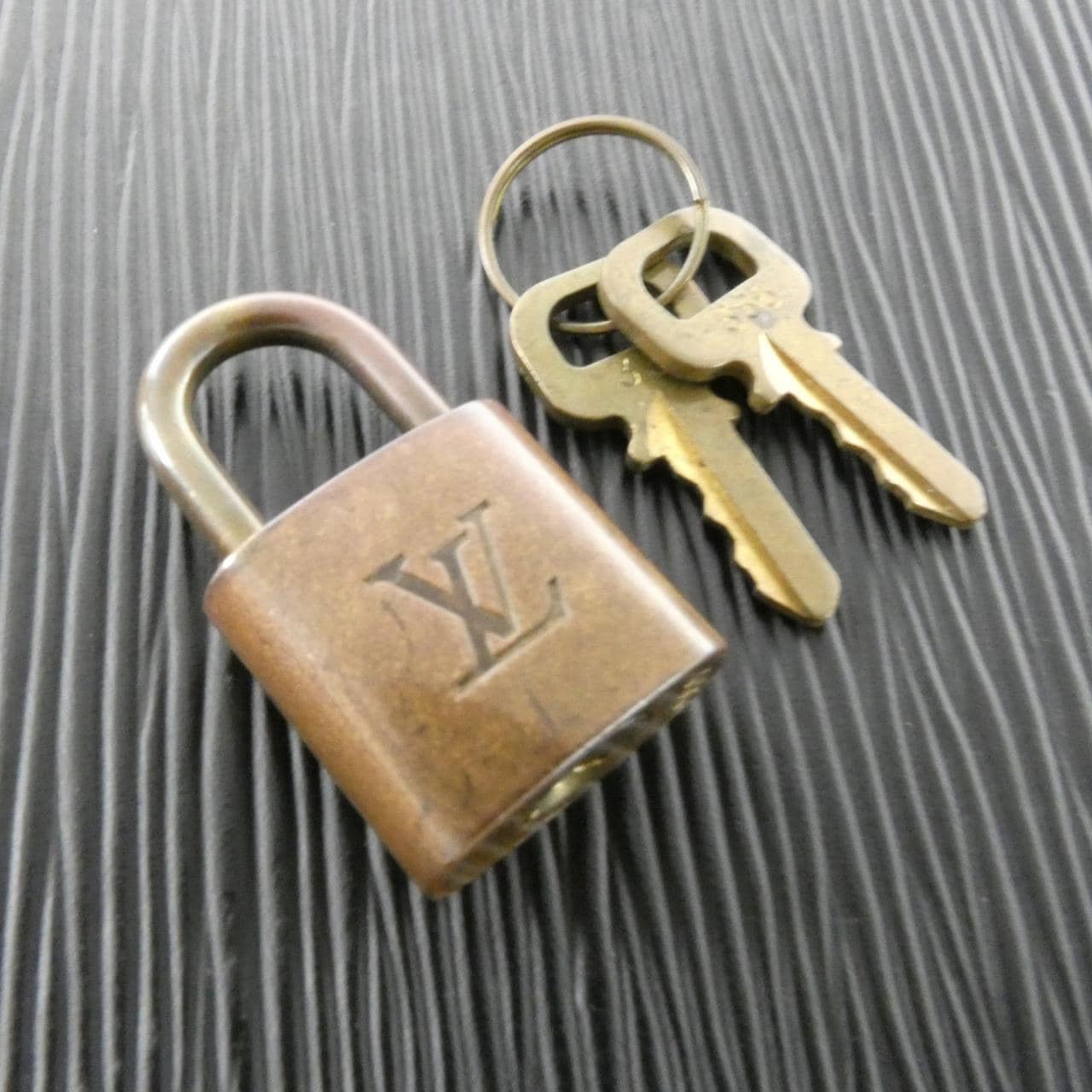 ルイヴィトン エピ アルマ PM M52142 バッグ