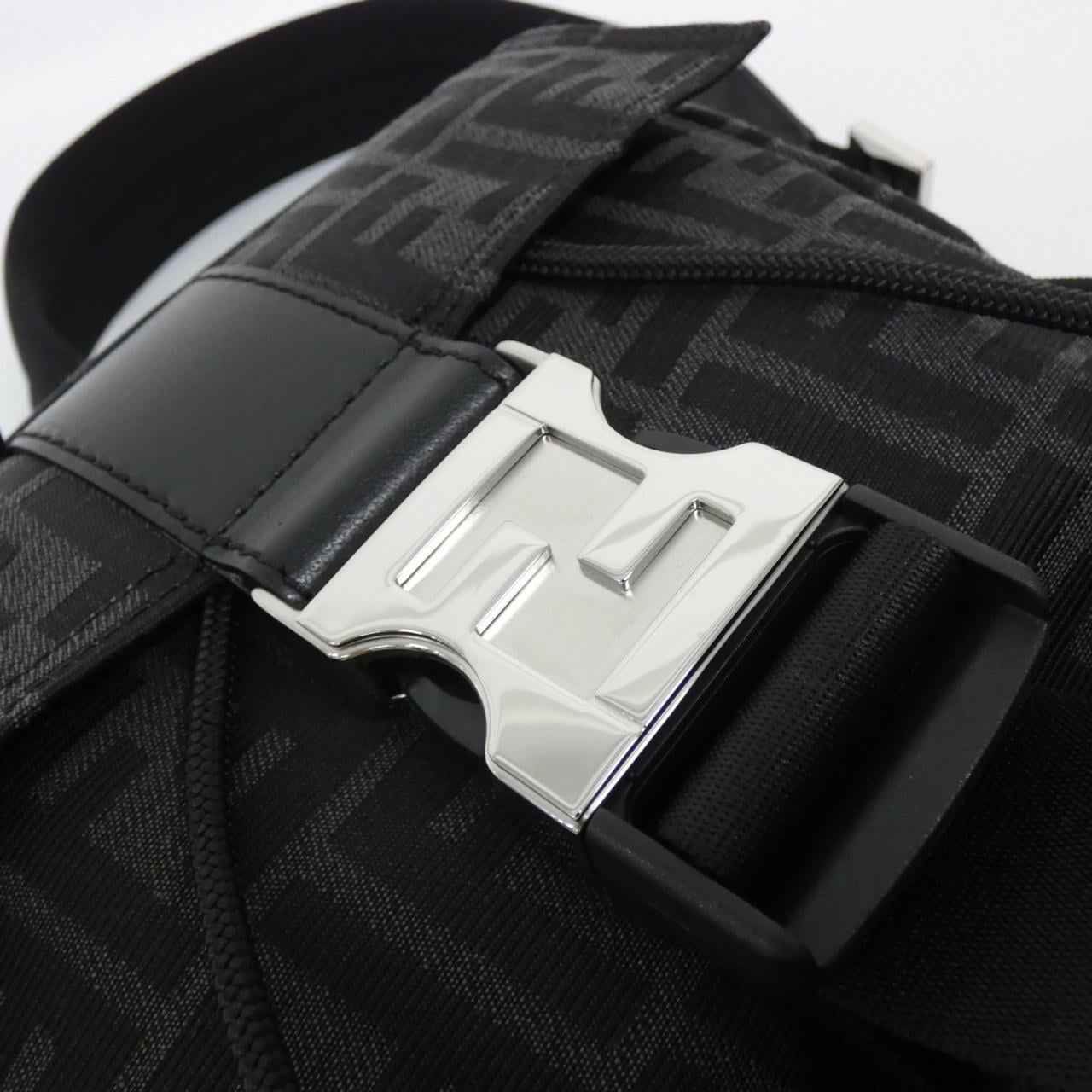 【新品】フェンディ フェンディネス バックパック スモール 7VZ067 AG0M リュックサック