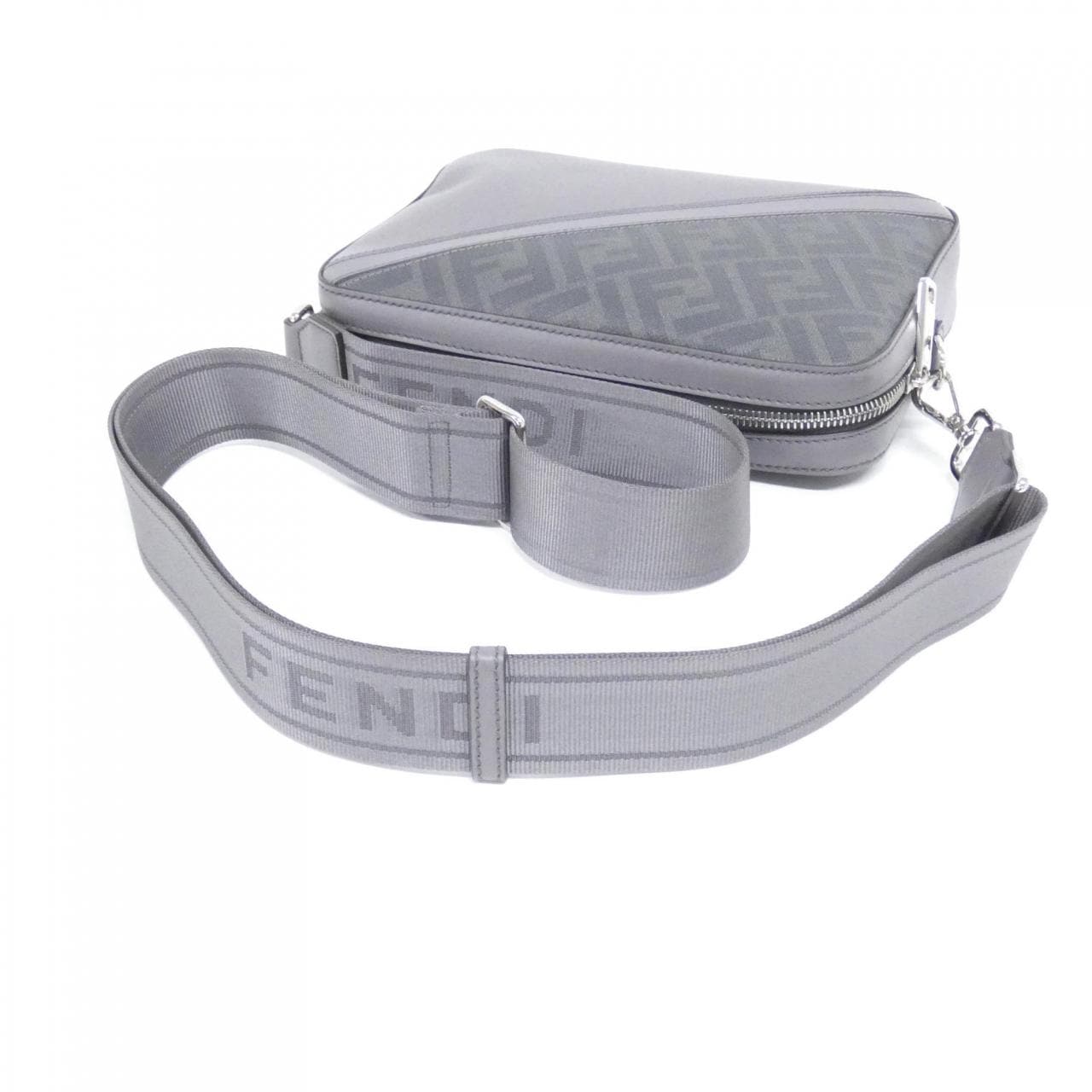 フェンディ CAMARA CASE 7M0286 AJF8 ショルダーバッグ