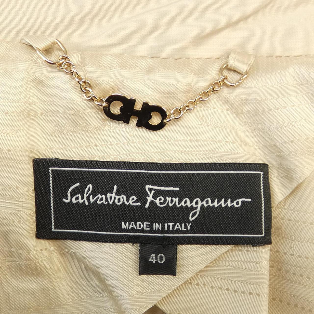 サルヴァトーレフェラガモ SALVATORE FERRAGAMO トレンチコート