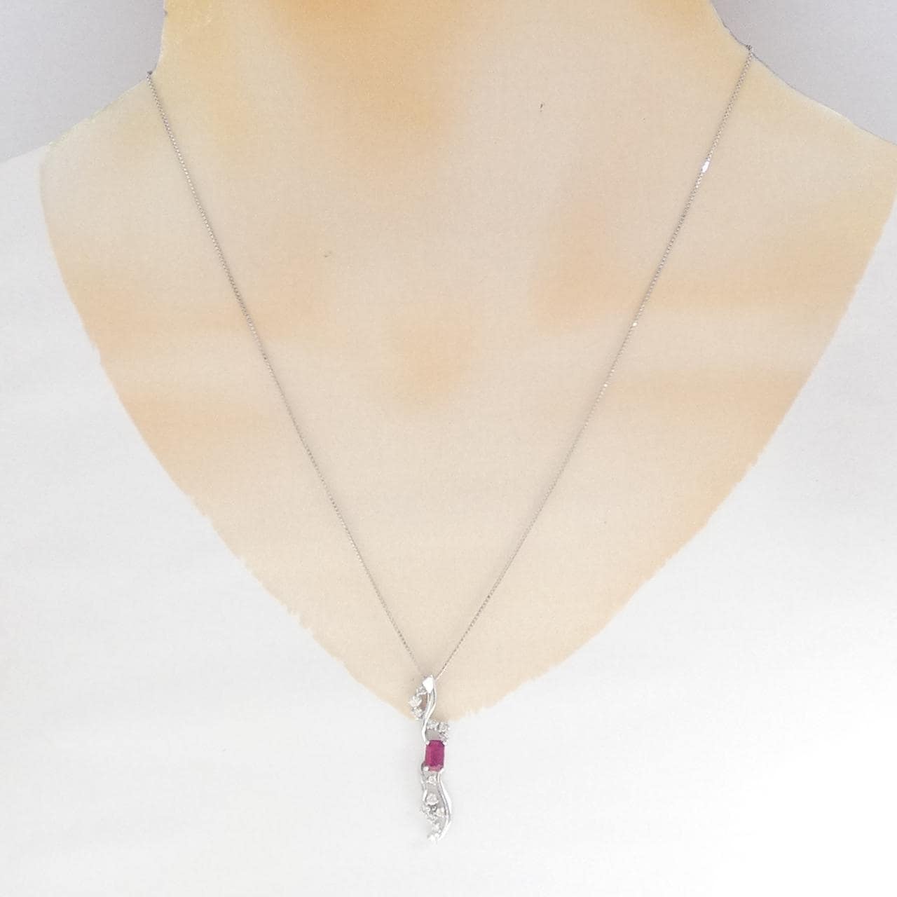 K18WG ルビー ネックレス 0.51CT