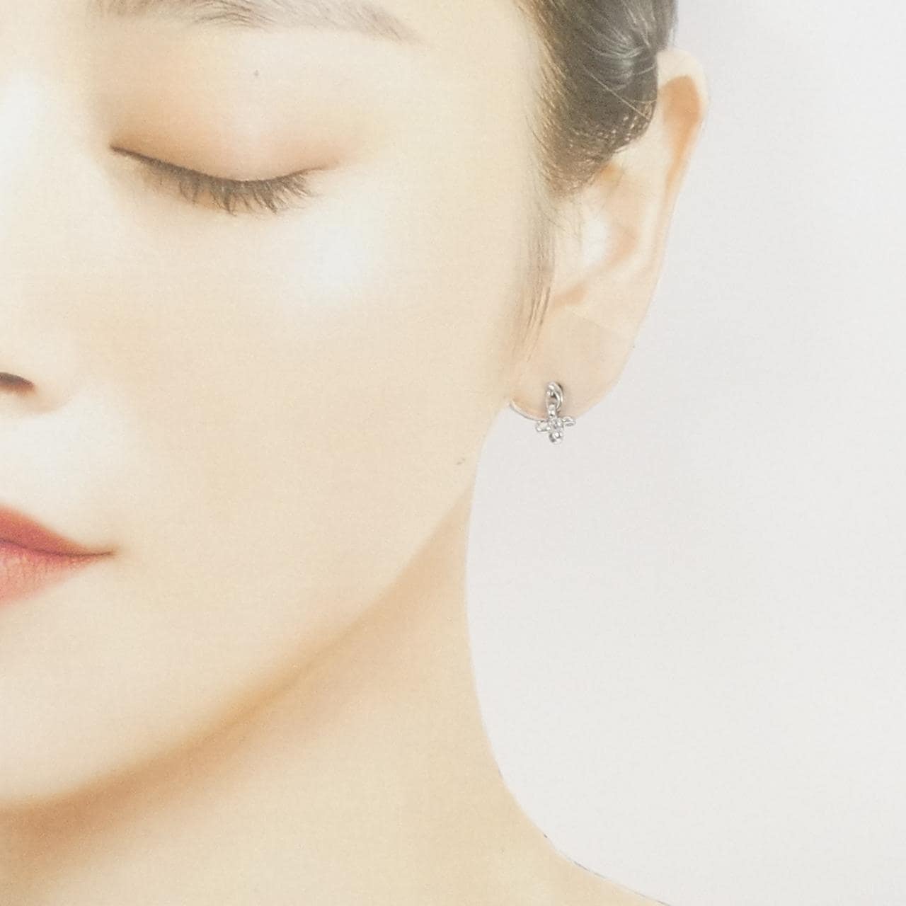 PT900 ダイヤモンド ピアス 0.06CT