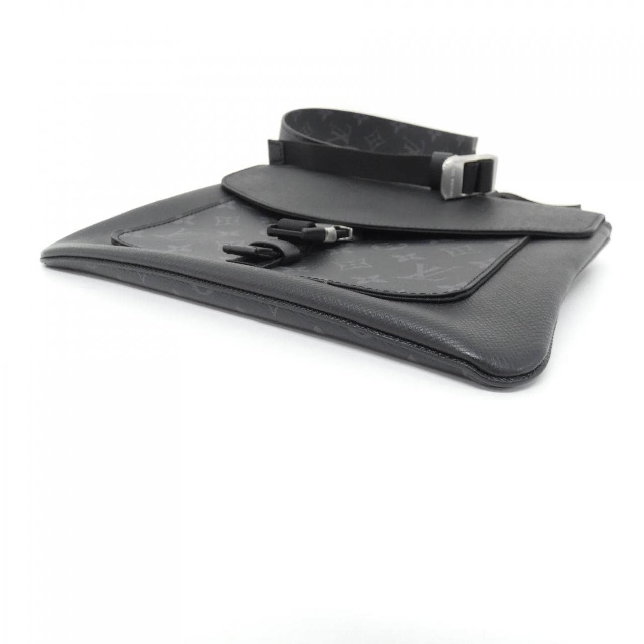 ルイヴィトン タイガ ラマ フラップ メッセンジャー M30413 ショルダーバッグ