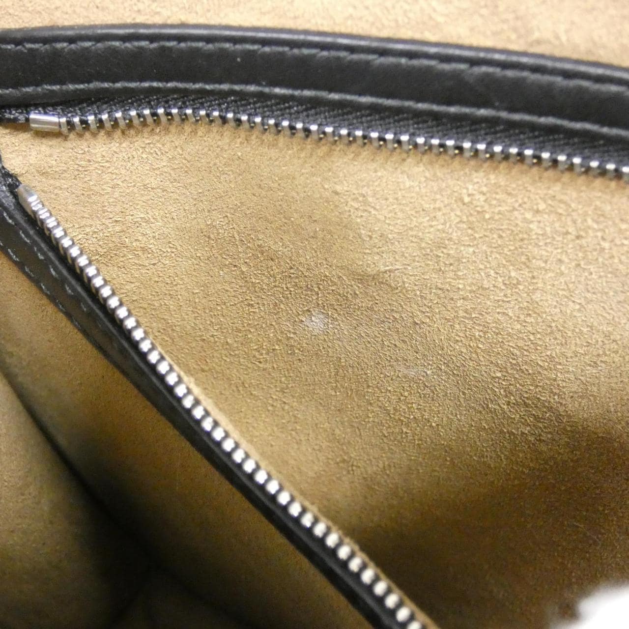 グッチ 409531 KLQPN バッグ