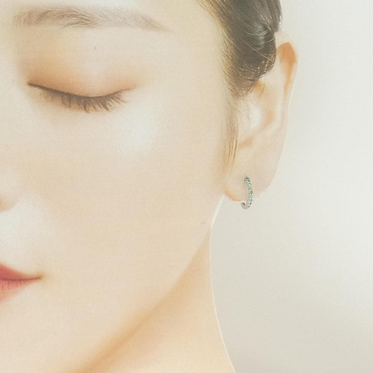 【新品】K18WG エメラルド フープ ピアス