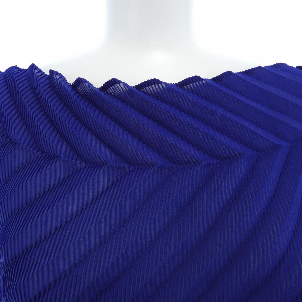 ミーイッセイミヤケ me ISSEY MIYAKE トップス