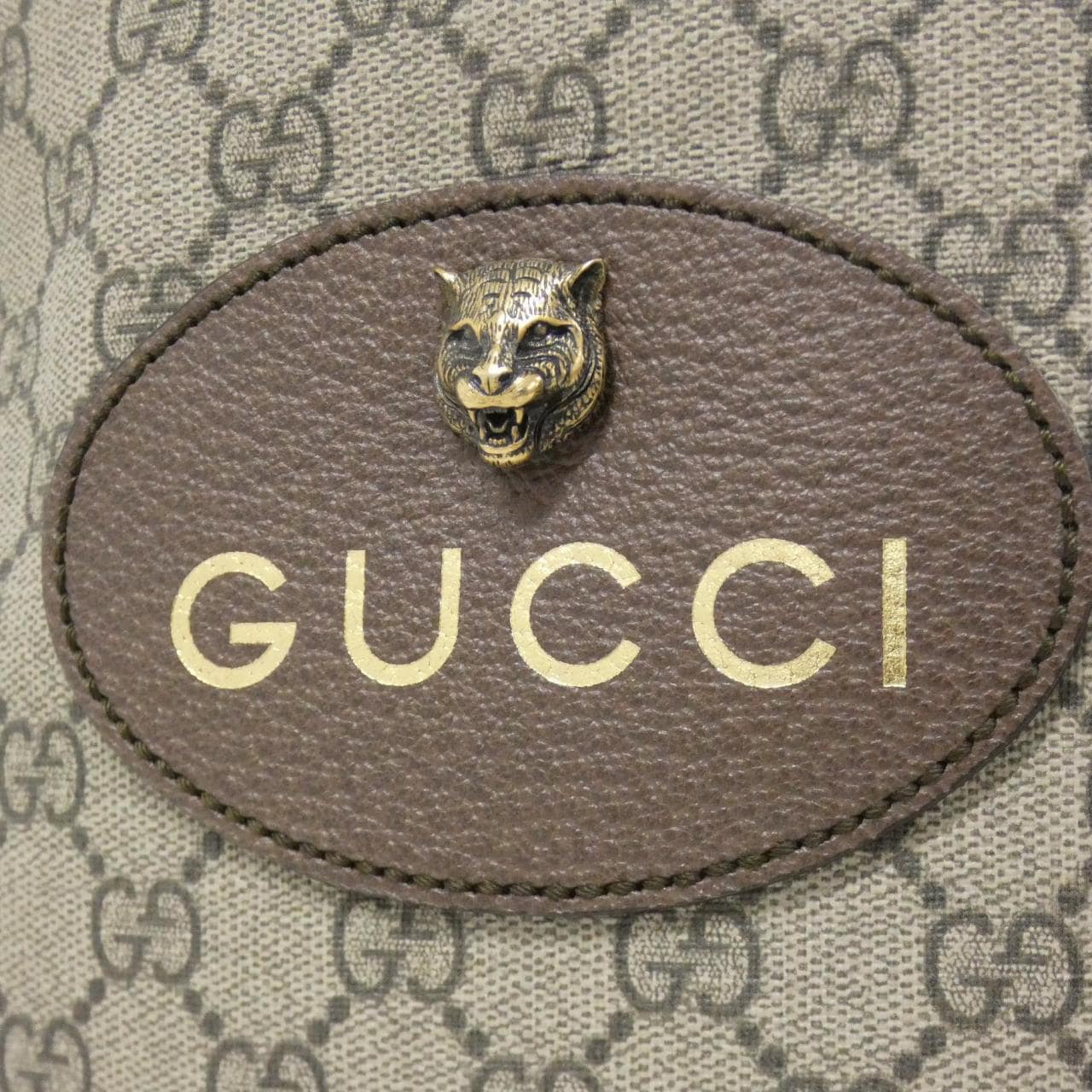 Gucci 473872 K9RKT双肩包