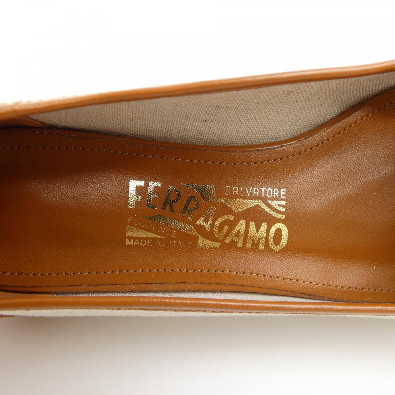 サルヴァトーレフェラガモ SALVATORE FERRAGAMO フラットシューズ