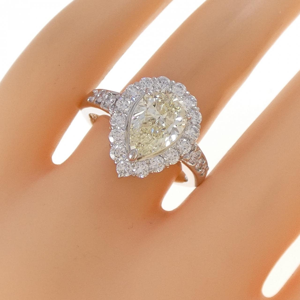 PT900 ダイヤモンド リング 2.005CT VLY SI1 ペアシェイプ