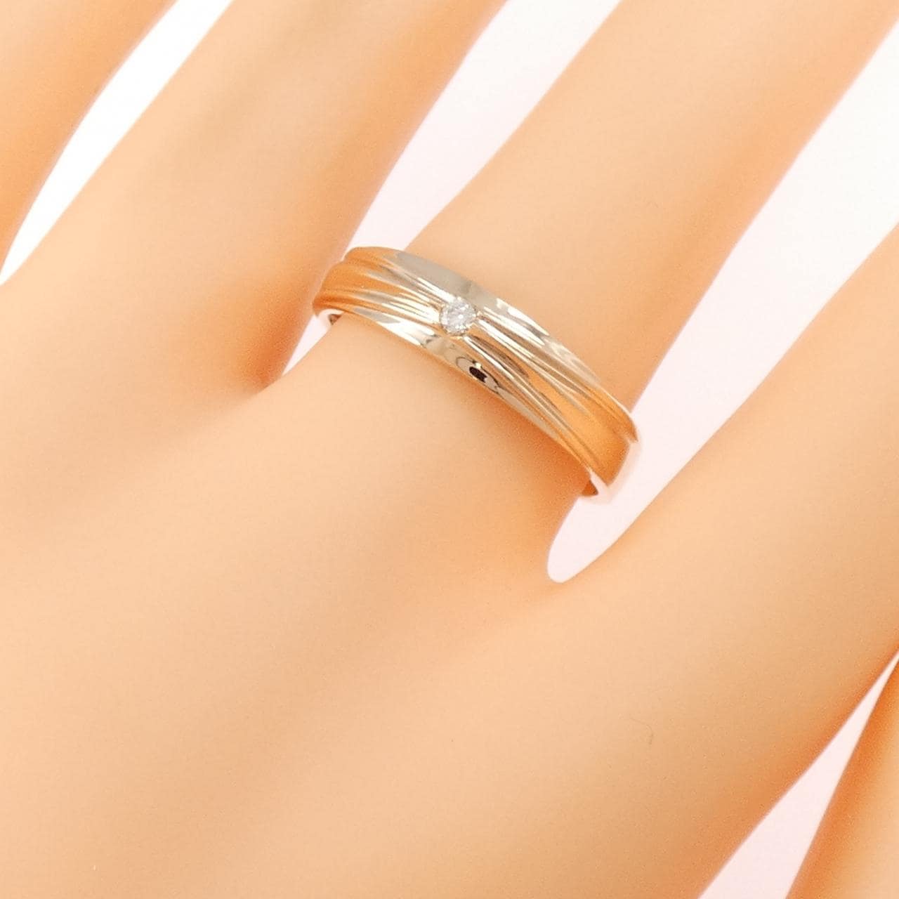 750PG Diamond Ring 0.028CT