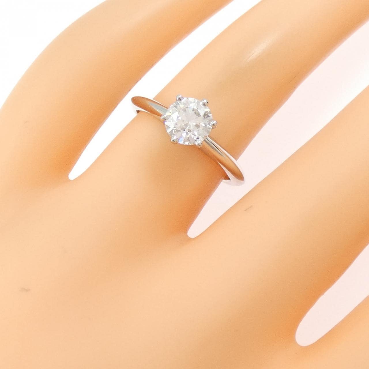 ティファニー クラシックソリティア リング 0.81CT