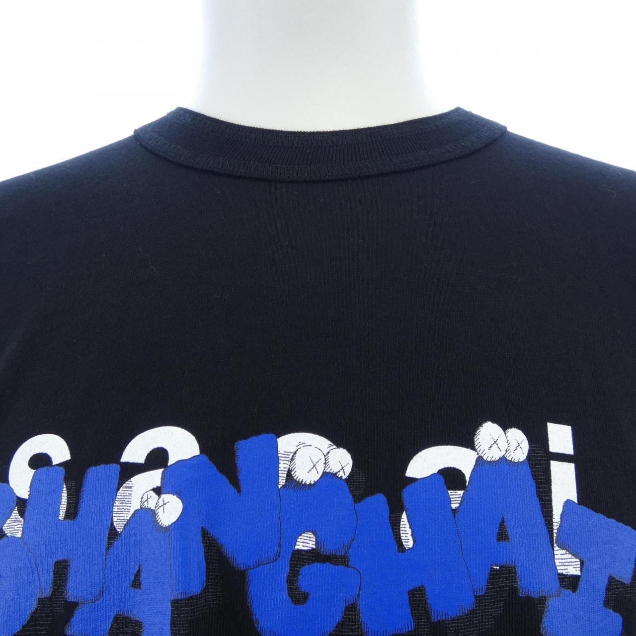 サカイ SACAI KAWS HOLIDAY XX Tシャツ