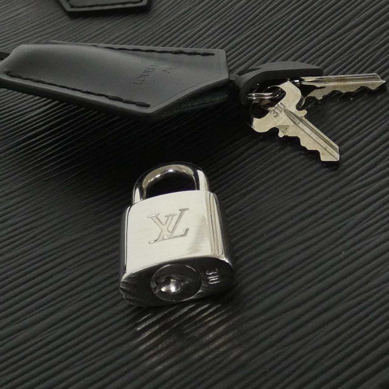 ルイヴィトン エピ アルマ PM M40302 バッグ