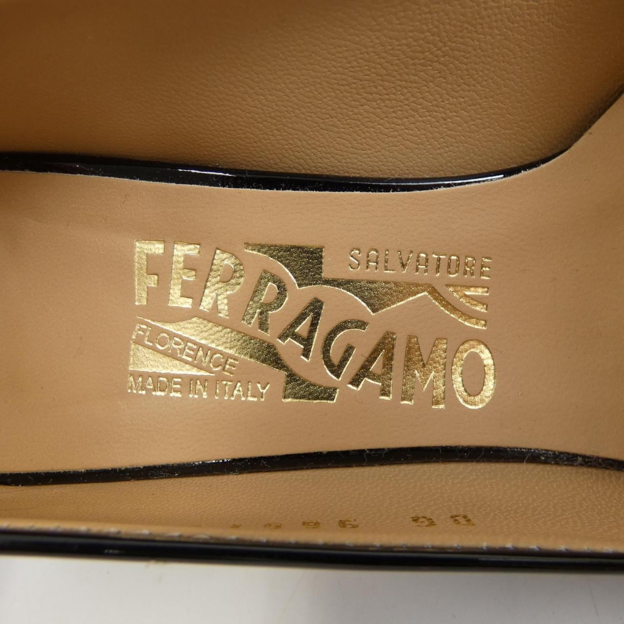 サルヴァトーレフェラガモ SALVATORE FERRAGAMO パンプス