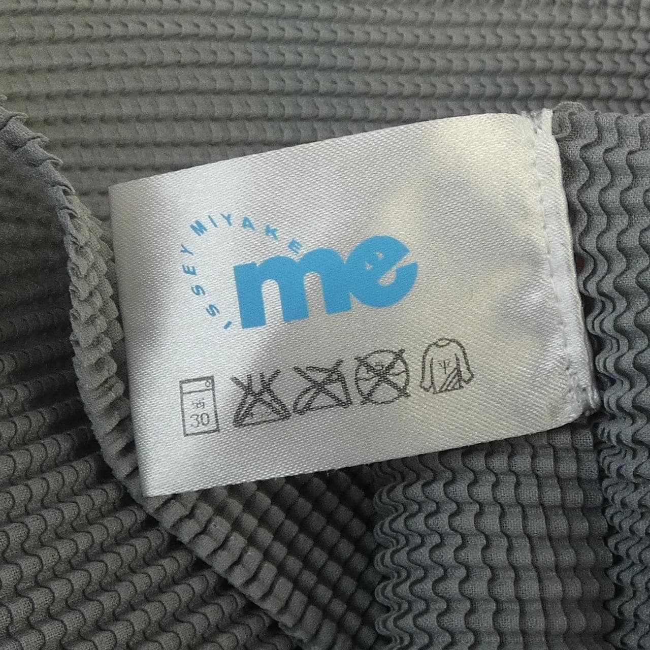 ミーイッセイミヤケ me ISSEY MIYAKE トップス