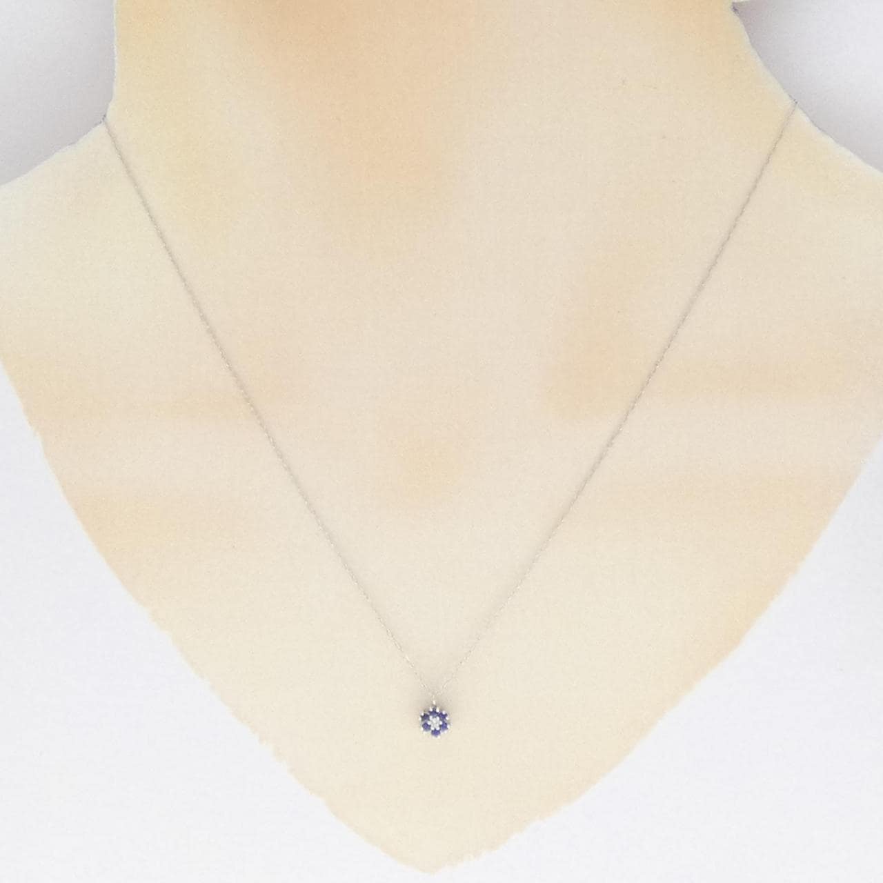 K18WG フラワー サファイヤ ネックレス 0.11CT