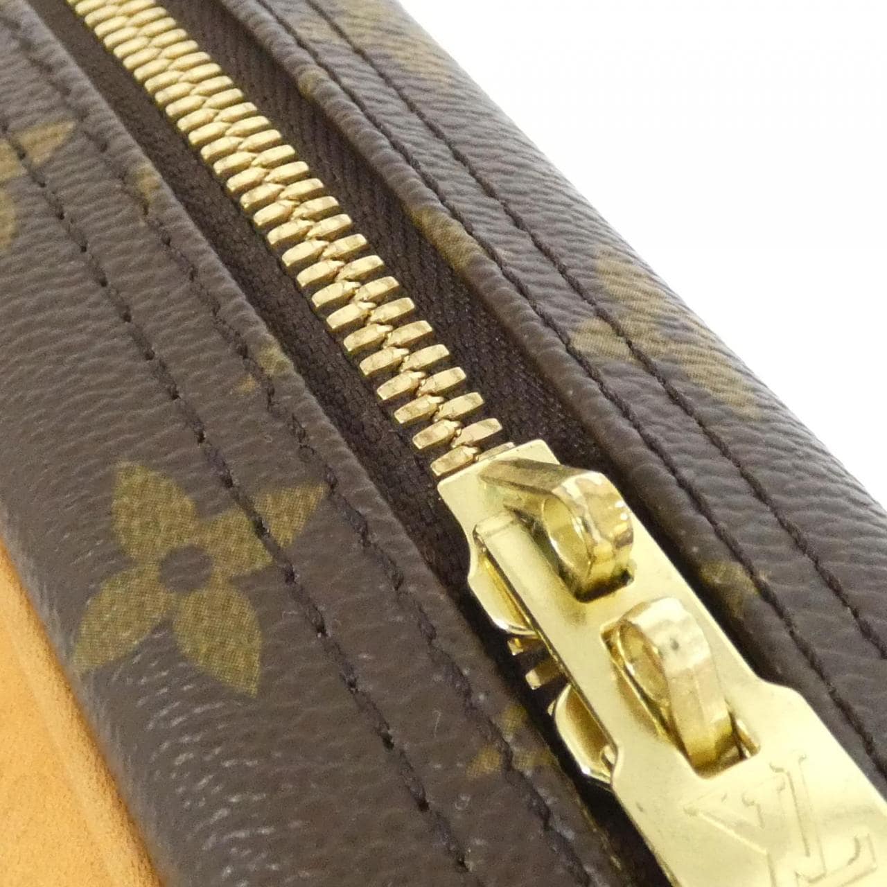 ルイヴィトン モノグラム トゥルーヴィル M42228 バッグ