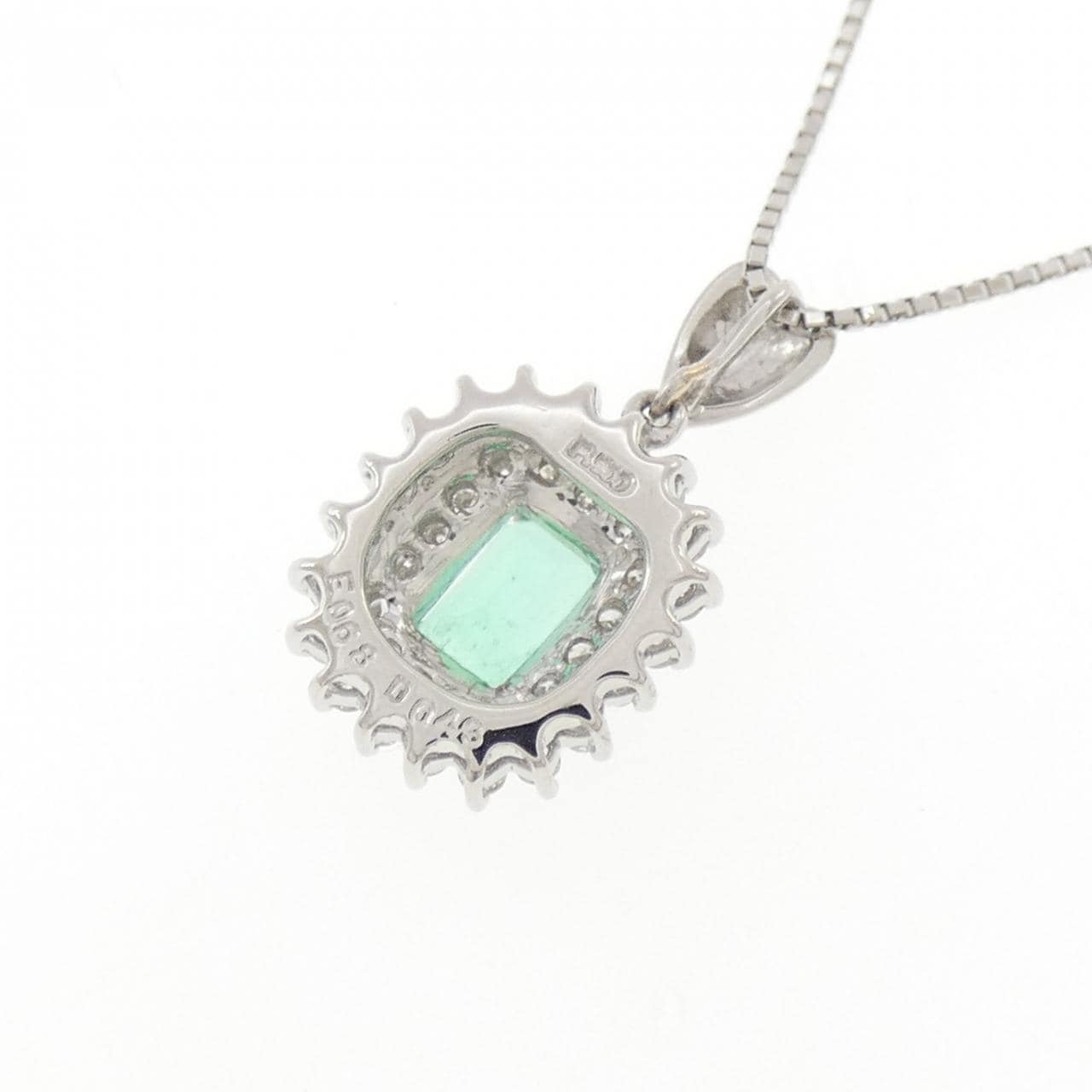 PT900/PT850 エメラルド ネックレス 0.68CT